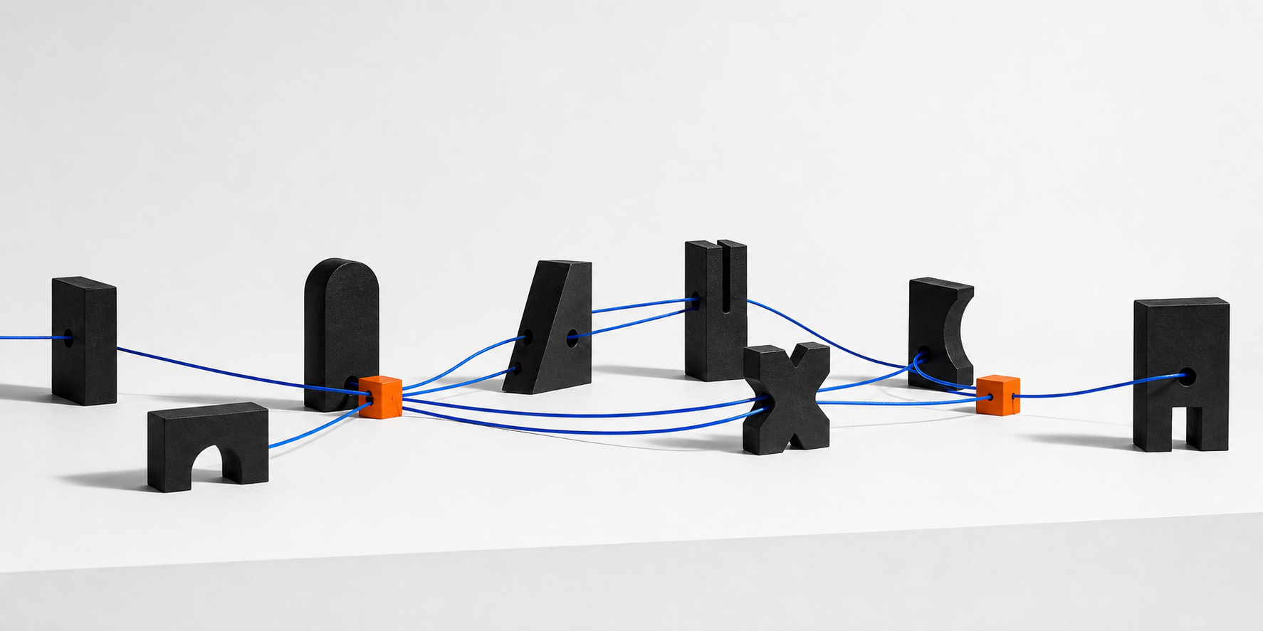 Installation abstraite &eacute;voquant la collaboration et la parall&eacute;lisation entre agents